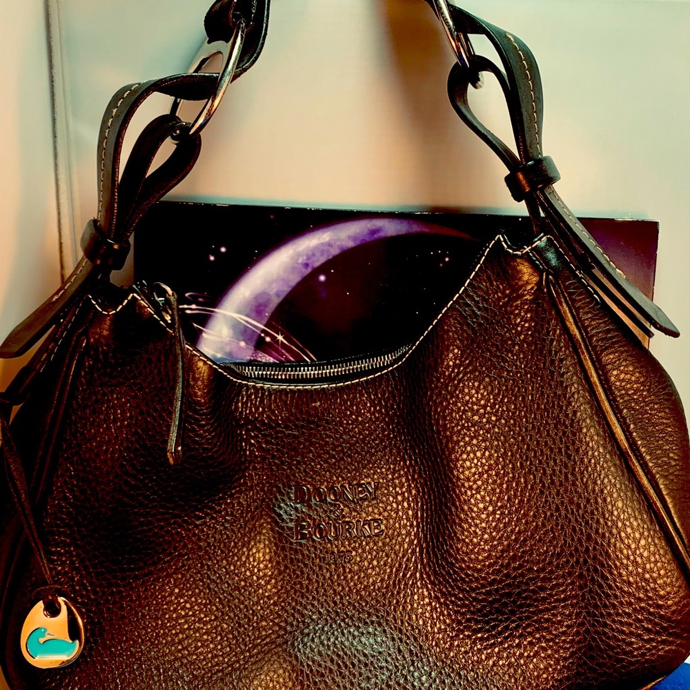 Dooney and bourke classic handbag